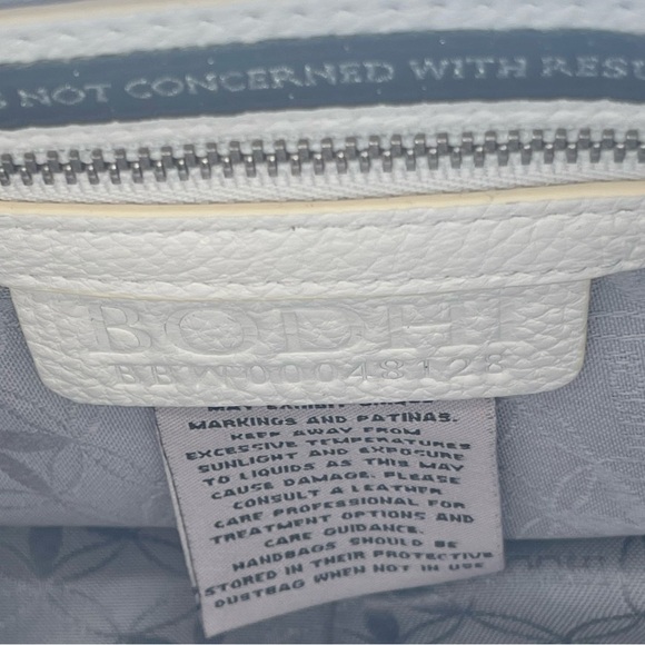 Bodhi Nantucket Shoulder Bag in Leather - Picture 5 of 8